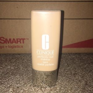 Clinique Perfectly Real Liquid Foundation